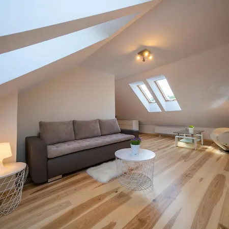 Trevilles - Kafka Apartament *